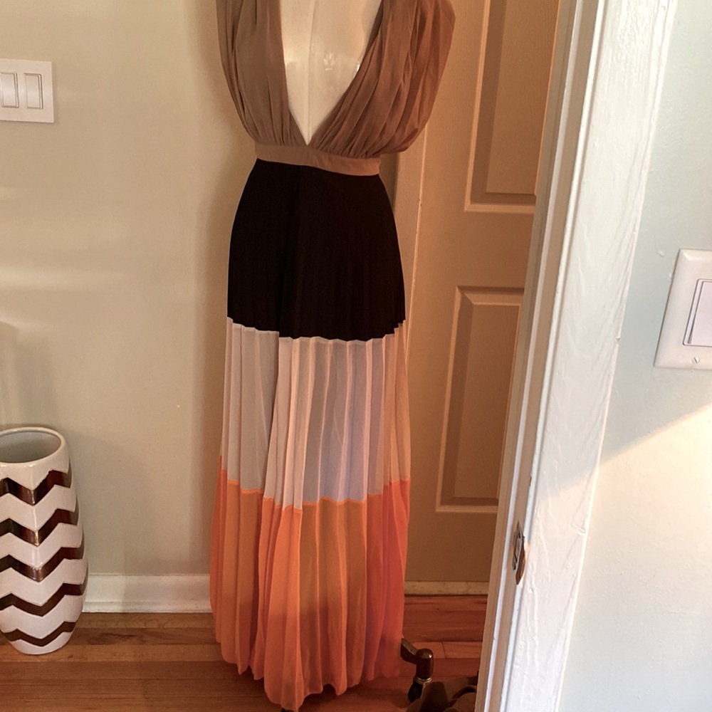 Asos pleated plunge maxi dress - Picture 2 of 3